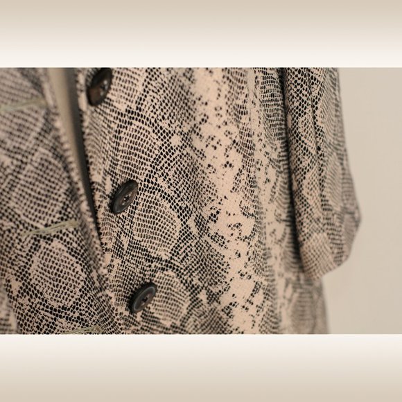 Cabi King Cobra Coat - Unworn Chic Statement Piece (Size Small) - Picture 4 of 9